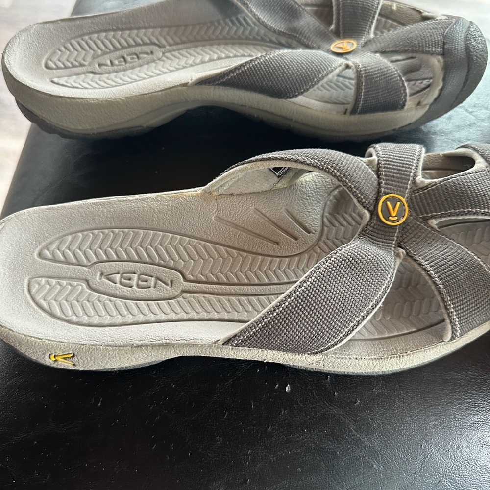 KEEN Gray Sandals with Yellow Detail - Picture 3 of 7